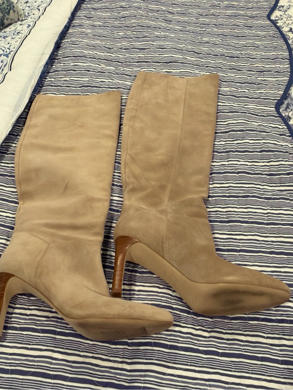 Source Unknown Tan Knee-High Suede Heeled Boots